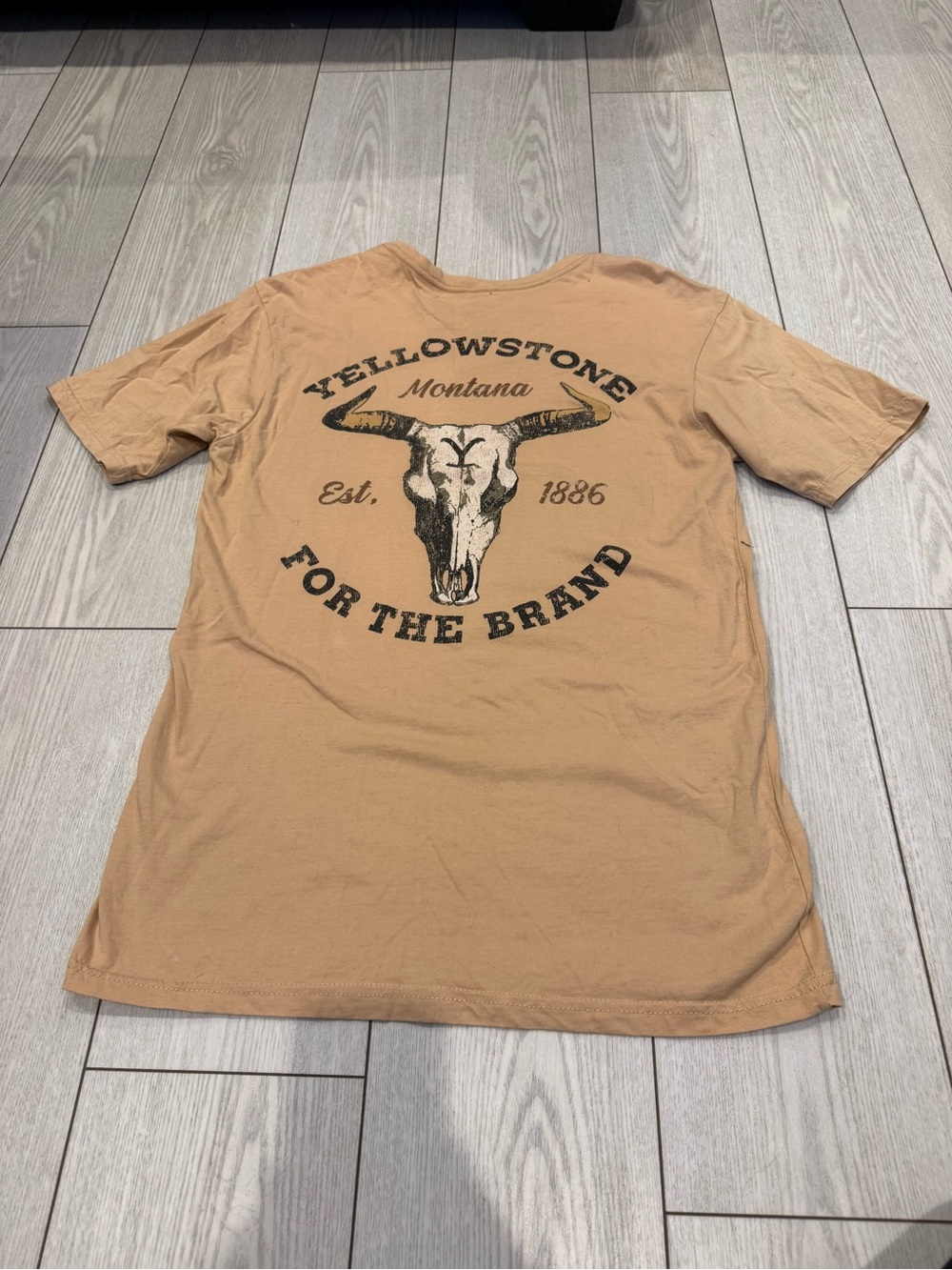 Yellowstone TV show tee men’s XL Dutton Ranch Montana western Beth Rip cows tan